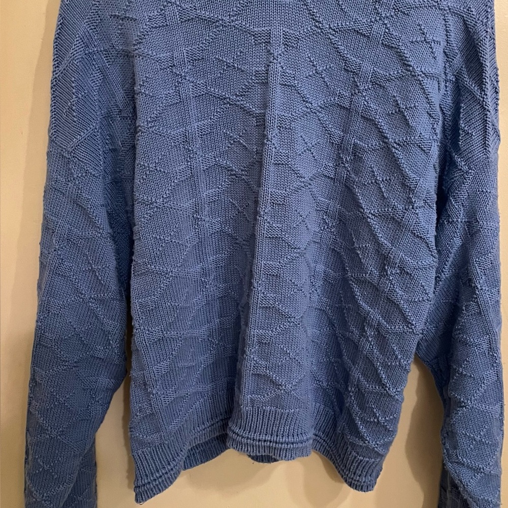 Liz Wear medium women’s blue sweater, smoke free, 100% cotton, very comfy